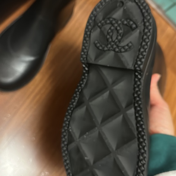 Chanel rain boots - Picture 2 of 4